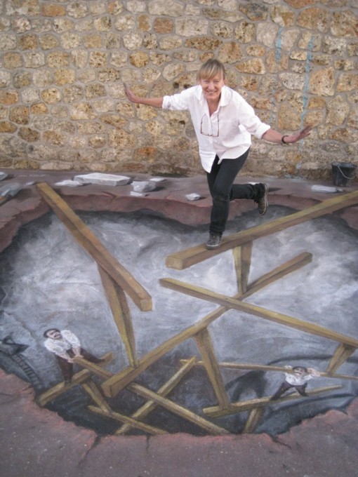 Solweig sur son dessin anamorphique, 2012