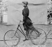 Wheeling, Alice Austen, 1896.jpg